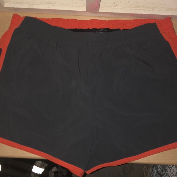 Work out shorts (2) - Picture 2 of 7
